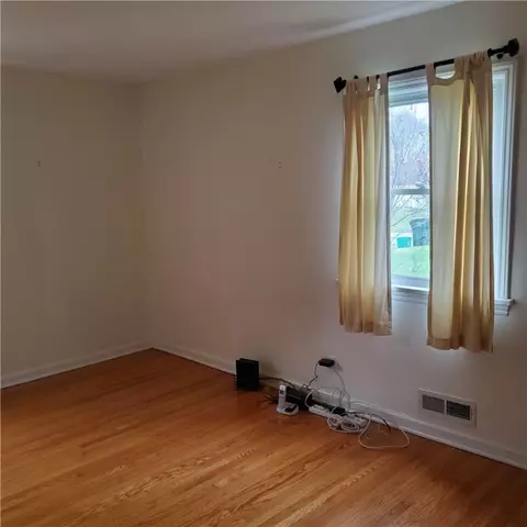Bedroom - 75 Oakridge Dr, Irondequoit, NY 14617 photo 2 of 5