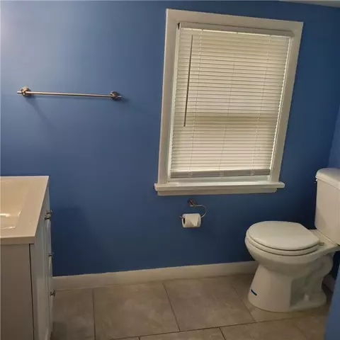 Bath - 75 Oakridge Dr, Irondequoit, NY 14617 photo 2 of 3