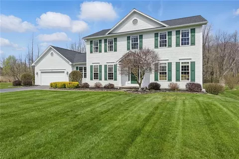 11 Trout Creek Run, Honeoye Falls, NY 14472