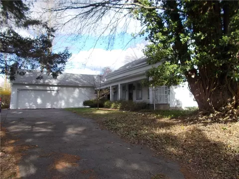 725 Holt Rd, Webster, NY 14580