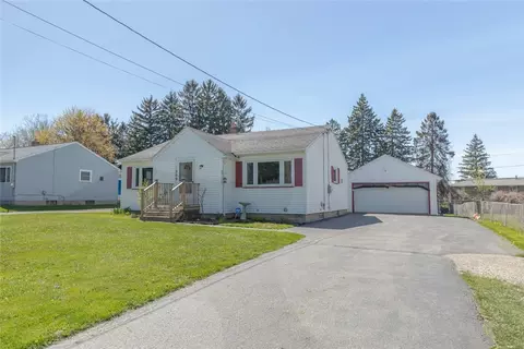 209 Rossmore St, Gates, NY 14606