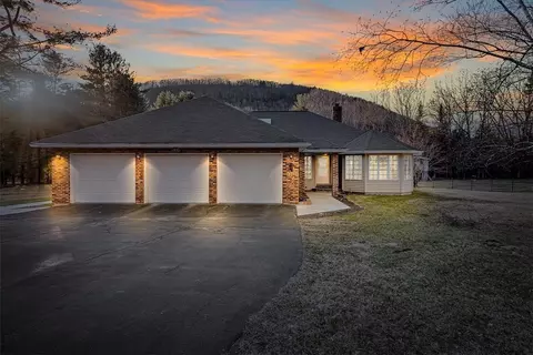 1033 Peas Eddy Rd, Hancock, NY 13783
