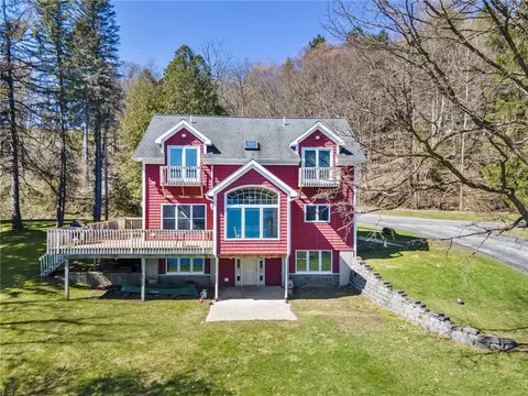 3676 Ensenore Rd, Scipio, NY 13118