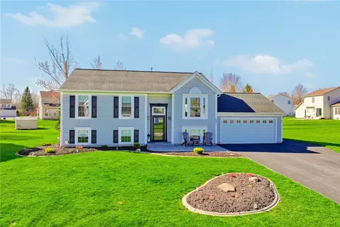 1481 Bowling Green Dr, Webster, NY 14580