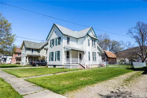 13 Charlesworth Ave, Avoca, NY 14809