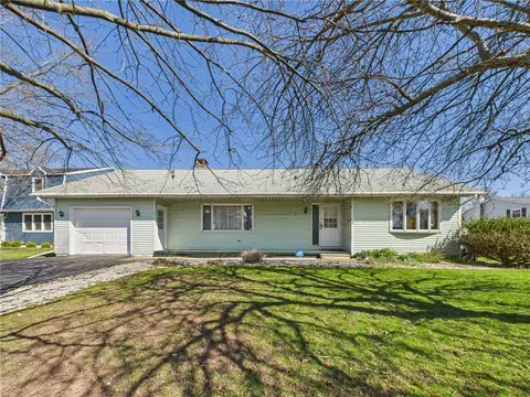 2 Thomas Cir, Seneca Falls, NY 13148