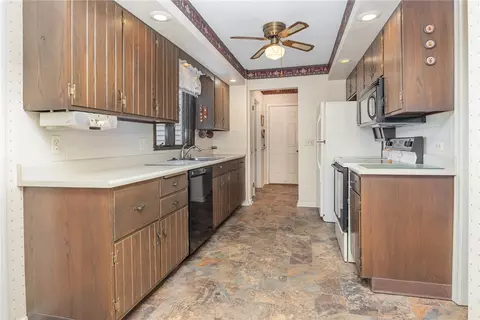 Entry Way - 255 Belmeade Rd, Irondequoit, NY 14617 photo 2 of 3