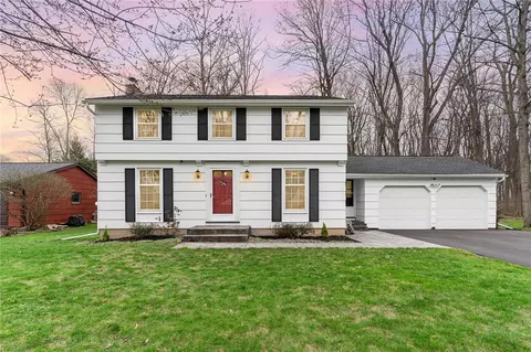 797 Tinker Tavern Rd, Webster, NY 14580
