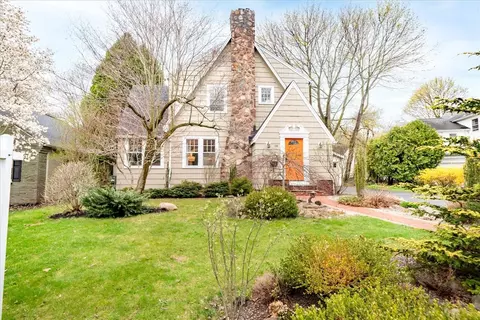 139 Chadbourne Rd, Rochester, NY 14618