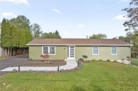 305 Horseshoe Ln, Vestal, NY 13850