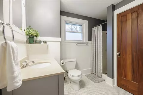 Bath - 380 Laurelton Rd, Irondequoit, NY 14609 photo 3 of 4