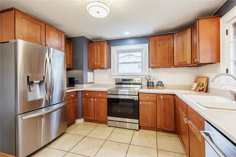 Kitchen - 380 Laurelton Rd, Irondequoit, NY 14609 photo 5 of 7