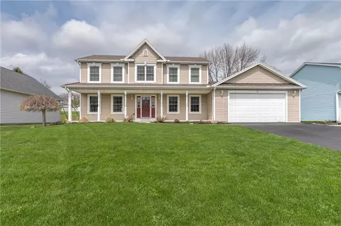 11 Royce Dr, Riga, NY 14428