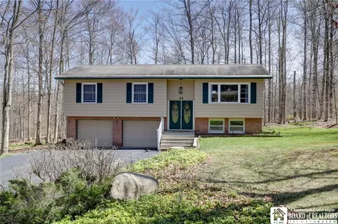 44 Fairwood Dr, Busti, NY 14750