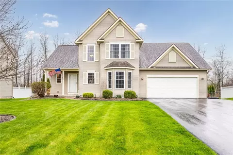188 Jonquil Ln, Greece, NY 14612