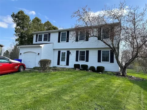 7 Barringer Dr, Hamlin, NY 14464