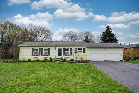 35 Chadwick Dr, Rochester, NY 14618