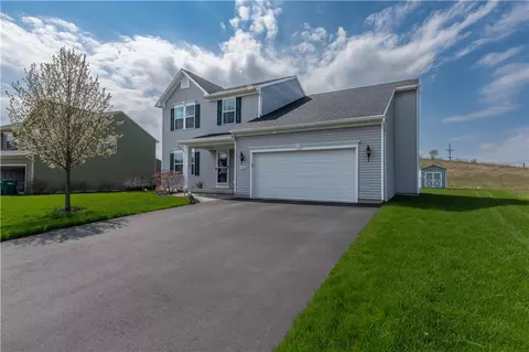 1088 Harlowe Ln, Farmington, NY 14425