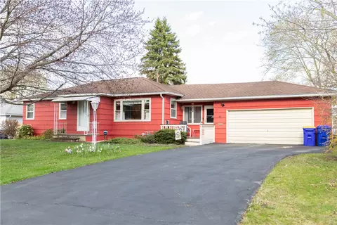 36 Merrydale Dr, Gates, NY 14624