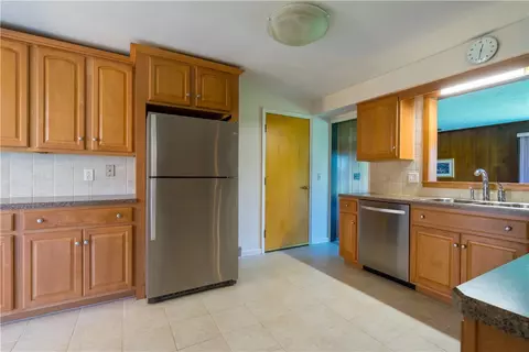 35 Cedar Ln, Irondequoit, NY 14622 photo 5