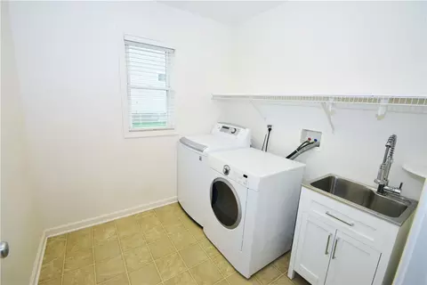 1012 Pondbrook Pt, Webster, NY 14580 photo 32
