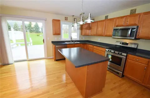 1012 Pondbrook Pt, Webster, NY 14580 photo 15