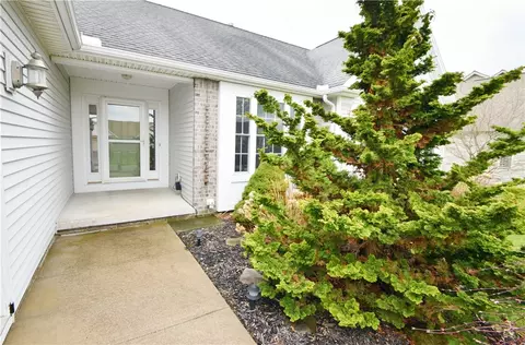 1012 Pondbrook Pt, Webster, NY 14580 photo 5