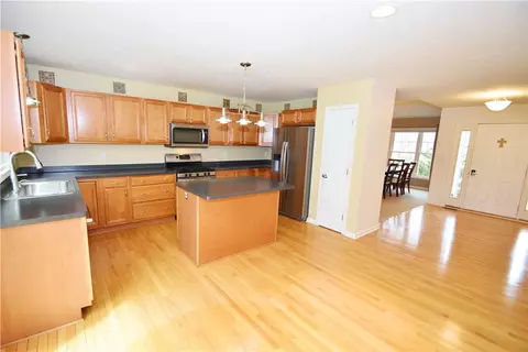 1012 Pondbrook Pt, Webster, NY 14580 photo 11