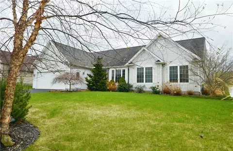 1012 Pondbrook Pt, Webster, NY 14580 photo 2
