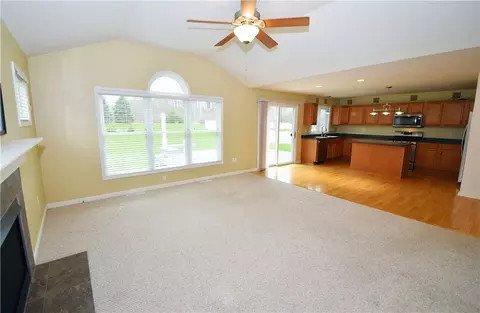1012 Pondbrook Pt, Webster, NY 14580 photo 8