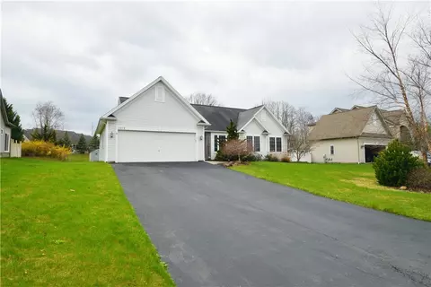 1012 Pondbrook Pt, Webster, NY 14580 photo 3
