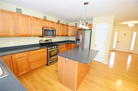 1012 Pondbrook Pt, Webster, NY 14580 photo 12