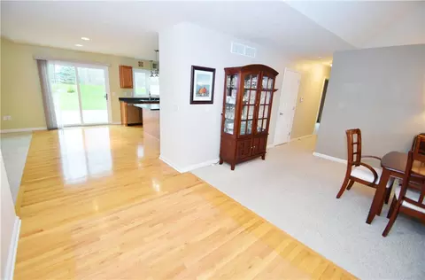 1012 Pondbrook Pt, Webster, NY 14580 photo 16