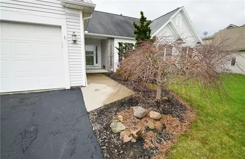 1012 Pondbrook Pt, Webster, NY 14580 photo 4