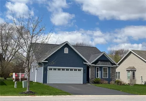 26 Mccormick Ln, Sweden, NY 14420