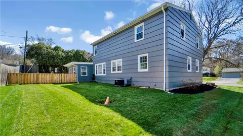 5 Wyman Dr, Irondequoit, NY 14622 photo 2