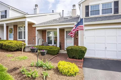 6 Old Pine Ln, Greece, NY 14615