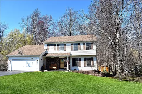 2029 Woodgate Dr, Ontario, NY 14519
