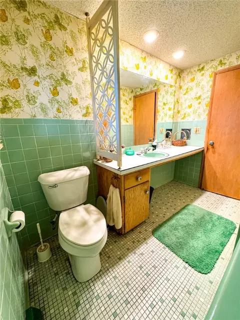 Bath - 8092 E Main Rd, Le Roy, NY 14482 photo 2 of 2