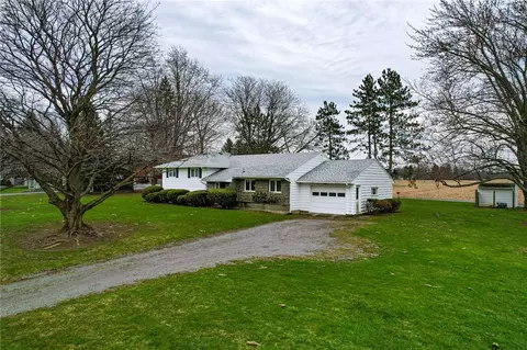 8092 E Main Rd, Le Roy, NY 14482
