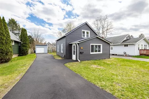 107 Birchwood Dr, Irondequoit, NY 14622