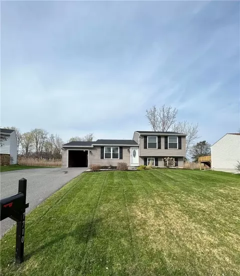 7710 Fitzpatrick Dr, Liverpool, NY 13088