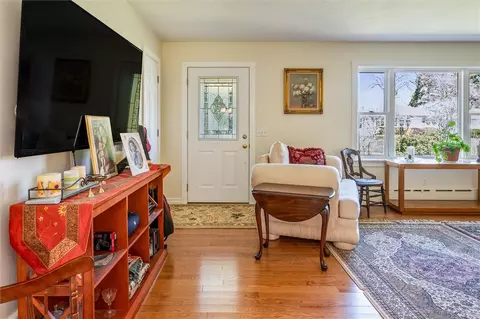 Entry Way - 43 Silverdale Dr, Irondequoit, NY 14609 photo 2 of 4