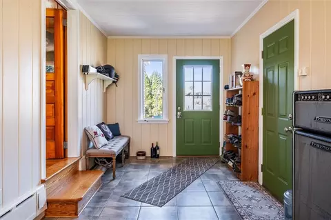 Entry Way - 43 Silverdale Dr, Irondequoit, NY 14609 photo 3 of 4