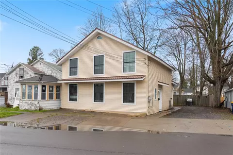 77 Canal St, Lyons, NY 14489