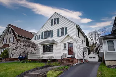 390 Culver Pkwy, Irondequoit, NY 14609