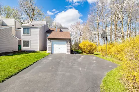 24 Brimsdown Cir, Perinton, NY 14450
