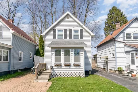 11 Apple St, East Rochester, NY 14445