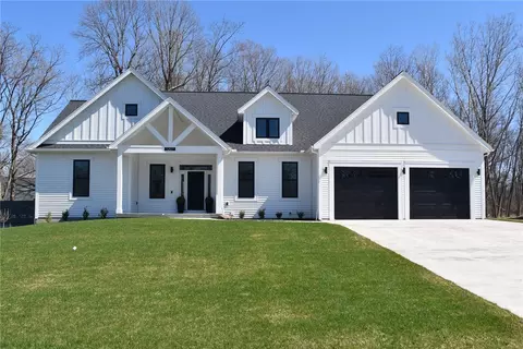 1207 Lake Point Dr, Webster, NY 14580