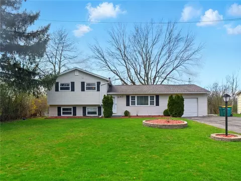 85 Florendin Dr, Henrietta, NY 14467
